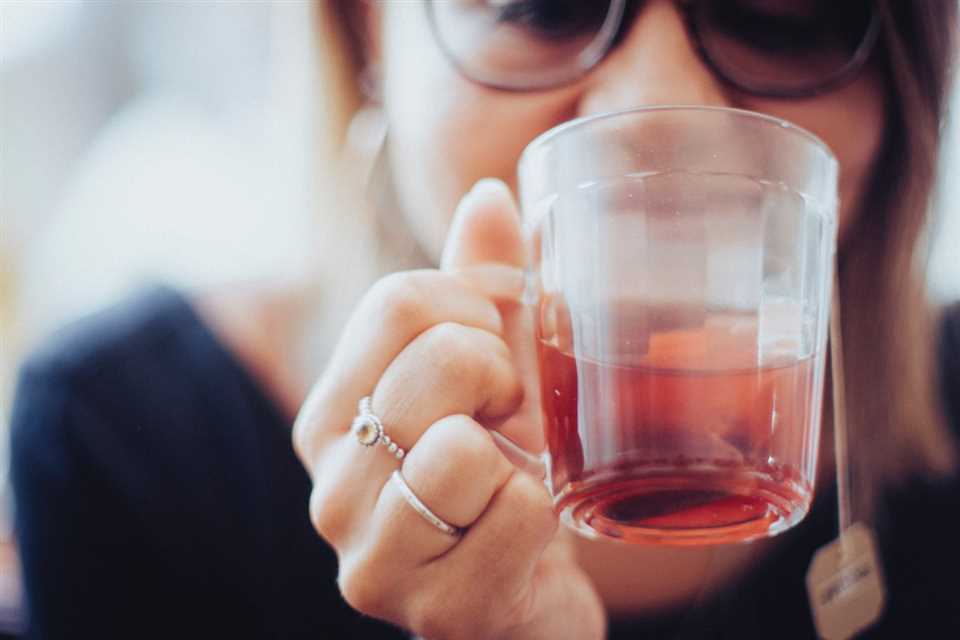 Почему полезно пить кипяток вместо чая - основные преимущества горячей воды для здоровья